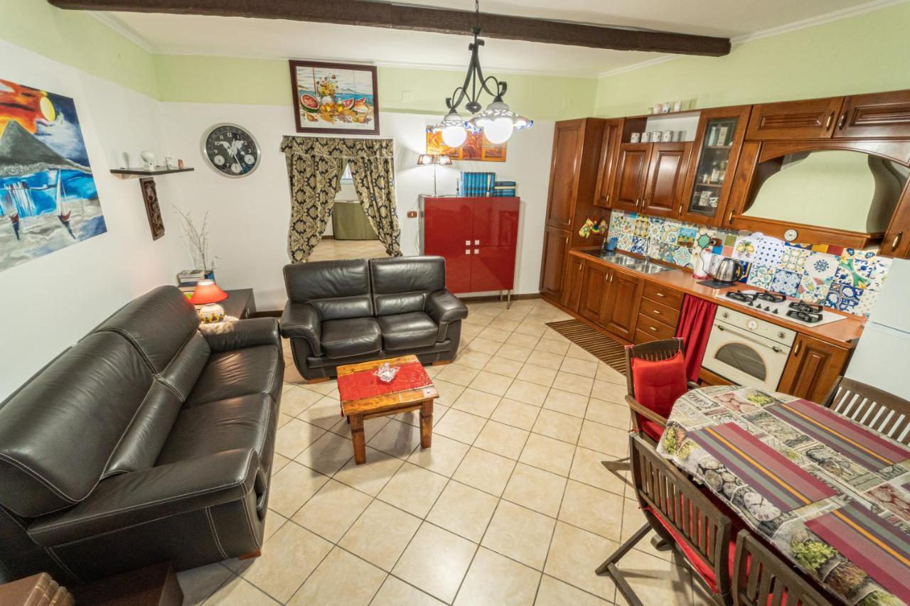 Casarella Chiara Apartment เนเปิลส์ ภายนอก รูปภาพ